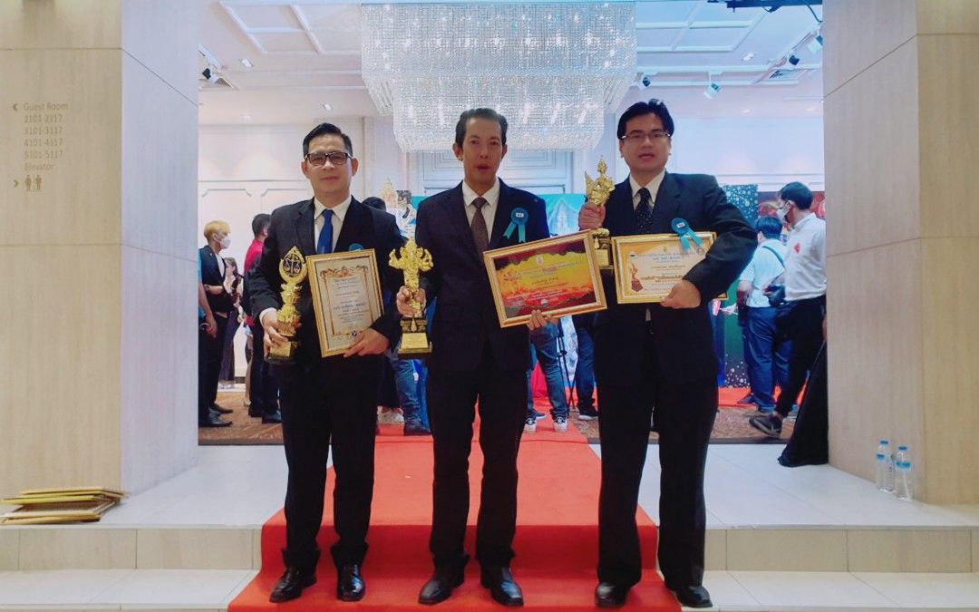 หัวหน้าพรรคไทยสมาร์ท รับรางวัลพระพิฆเนศวร